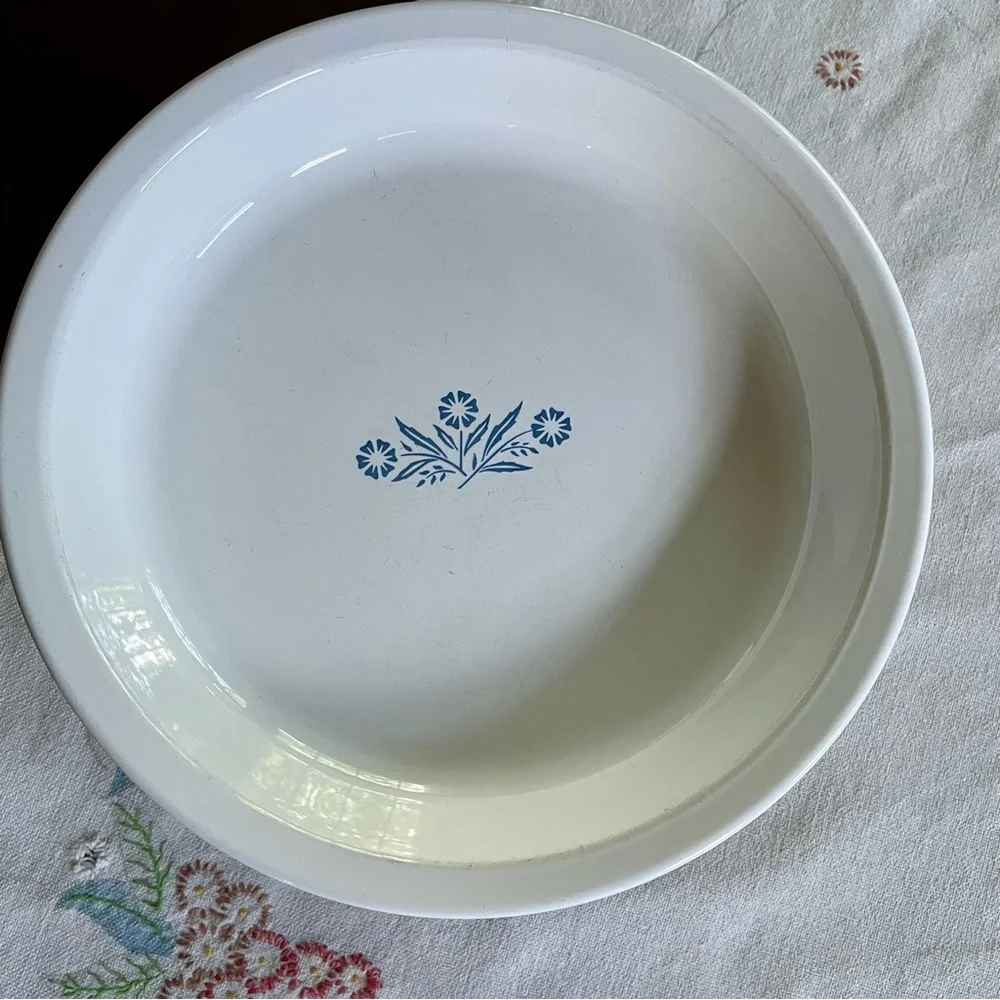 Vintage Corning Ware Blue Cornflower Pattern White Pie Dish. P-309. 9 inch